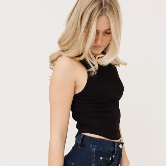 AGOLDE Nova Tank in Black - Picture 4 of 5